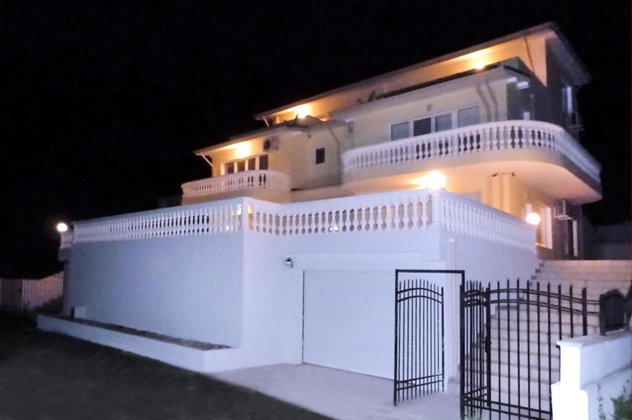 Villa Sorento Italian Neoclassica Baltschik Exterior foto